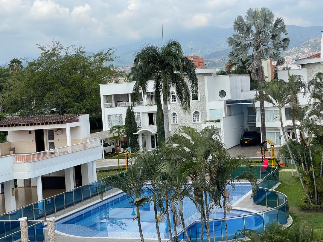 LUJOSA CASA EN PRADOS DEL LIMONAR CALI