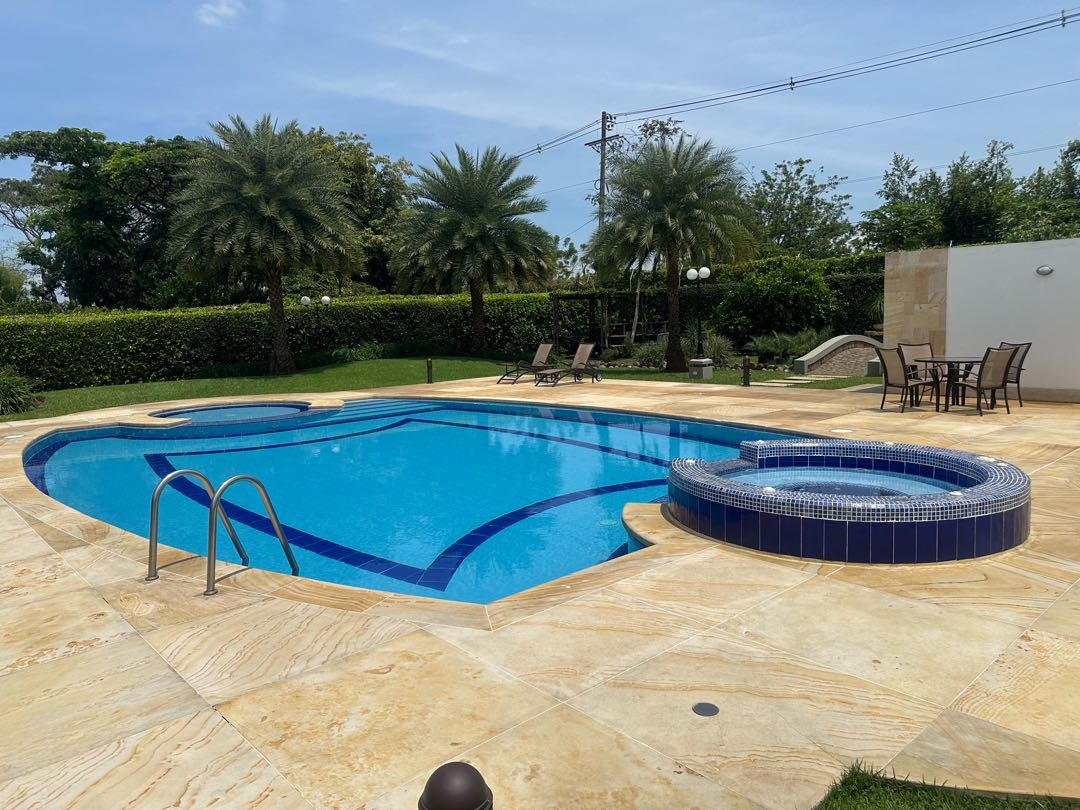 MANSIÓN EN VENTA EN LAS MERCEDES ALFAGUARA JAMUNDI