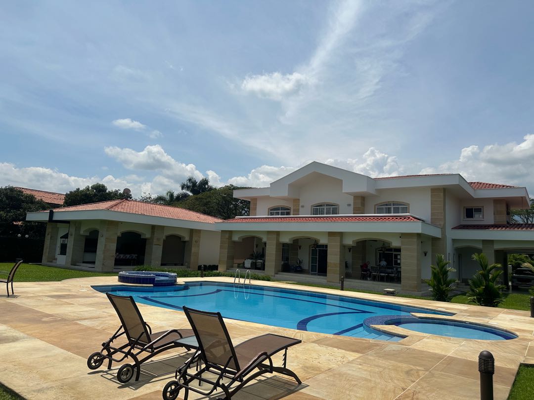 MANSIÓN EN VENTA EN LAS MERCEDES ALFAGUARA JAMUNDI