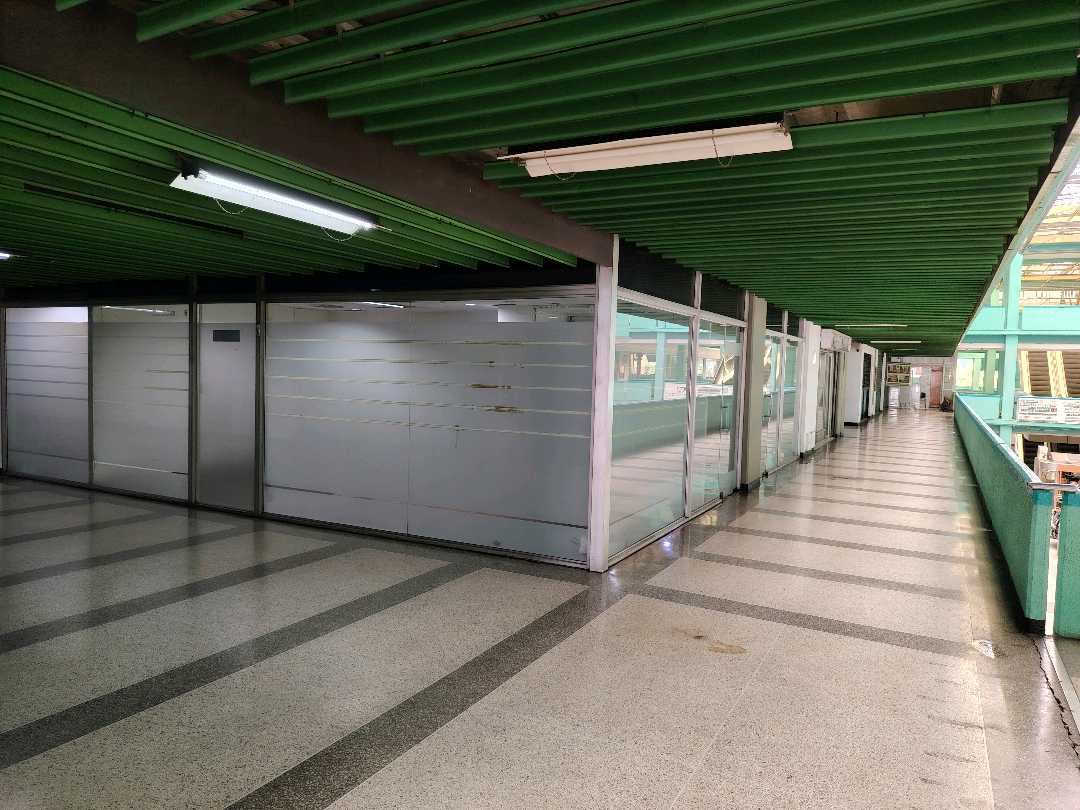 Oficina comercial en venta en el cc paseo las industrias LV-9642903 - Foto 1