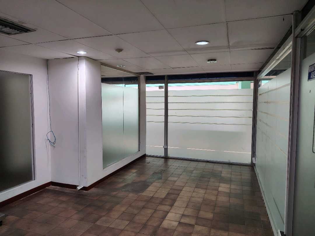 Oficina comercial en venta en el cc paseo las industrias LV-9642903 - Foto 2