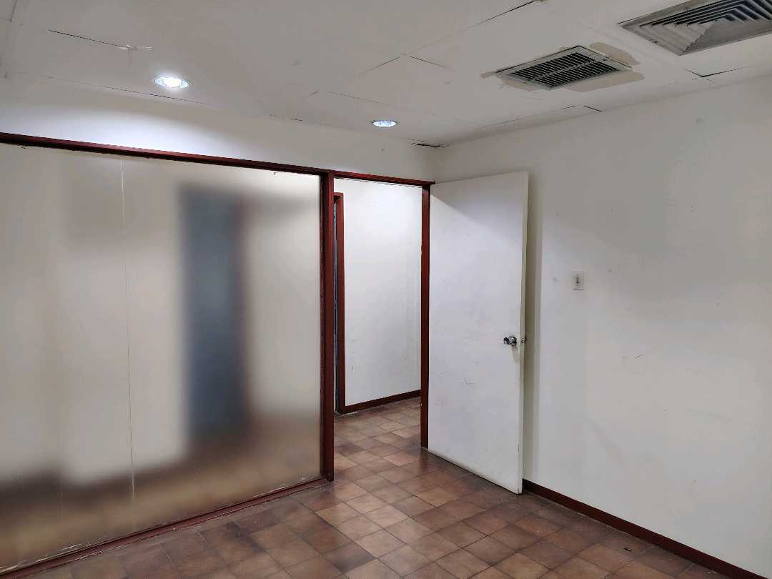 Oficina comercial en venta en el cc paseo las industrias LV-9642903 - Foto 4