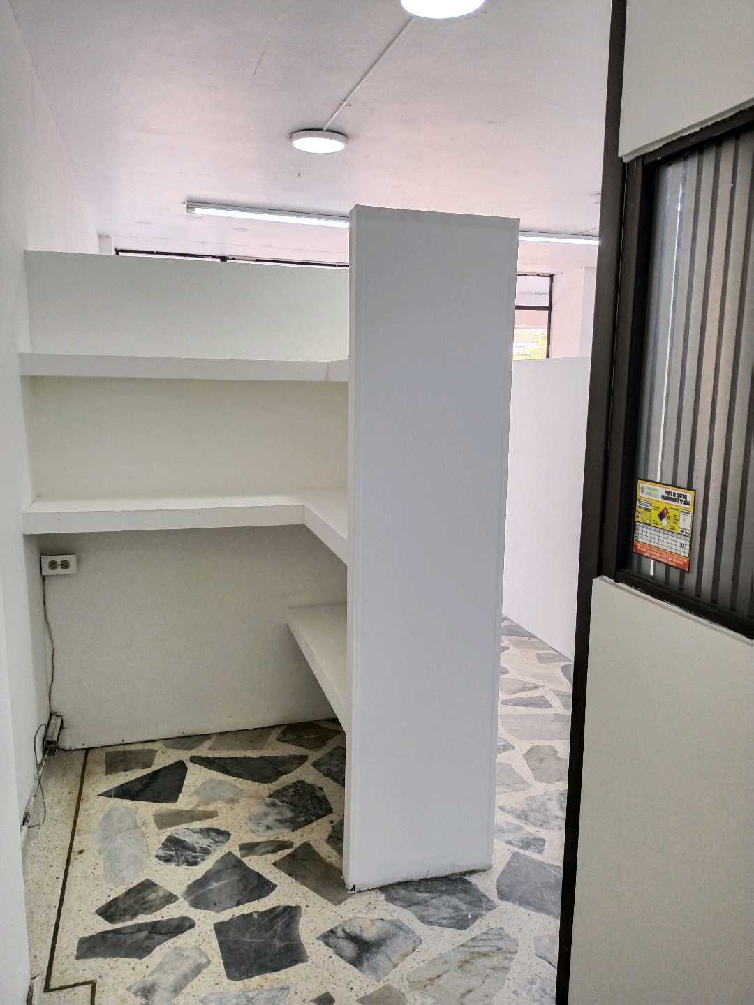 OFICINA EN VENTA  AL SUR DE CALI BARRIO DEPARTAMENTAL ED.LA JULIANA