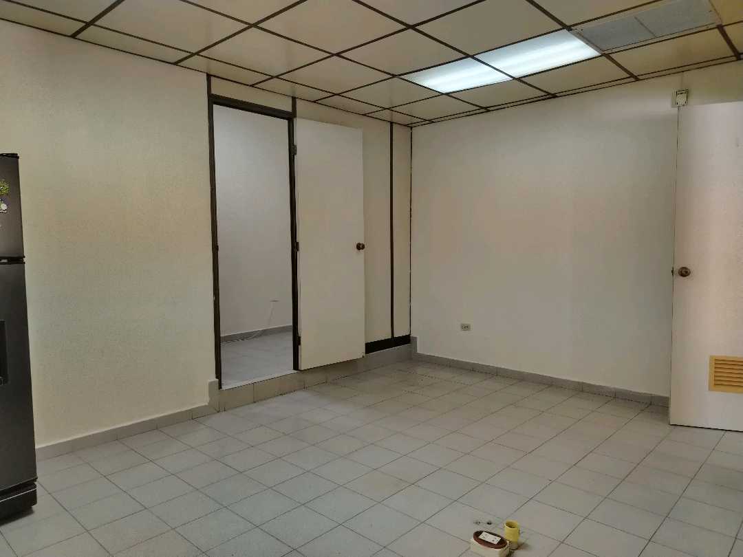 Oficina en Alquiler Av.Bolivar Maz 9786704 - Foto 5