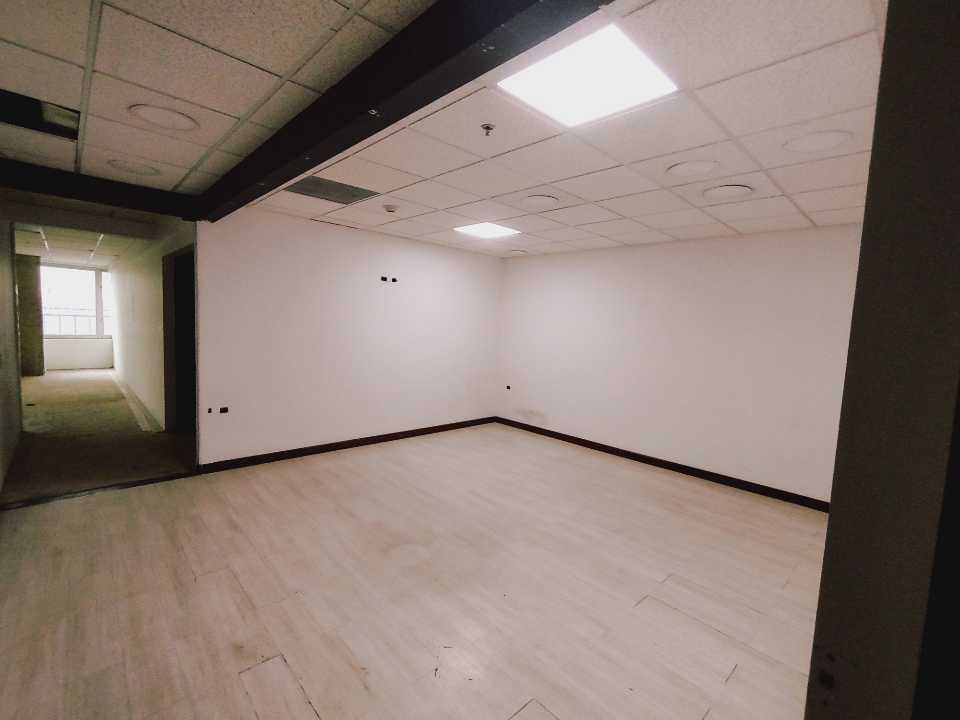 oficina en arriendo 658 m2 a 5 minutos del aeropuerto