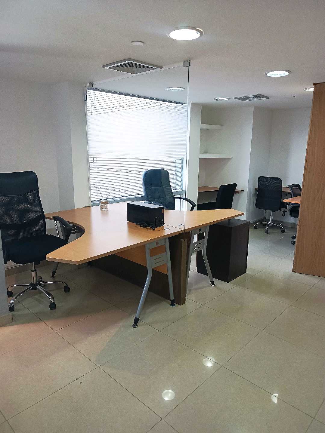 Oficina en Venta en el WTC Hesperia -Mañongo NF-9499580 - Foto 3