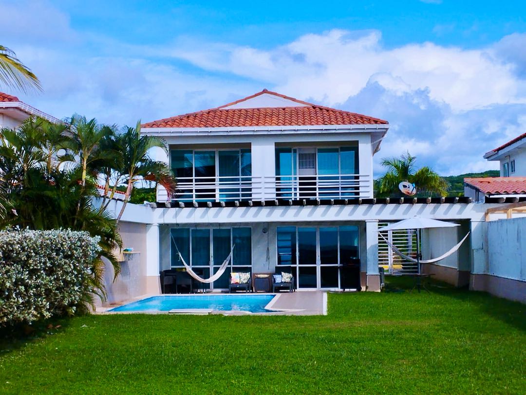 OPORTUNIDAD SE VENDE CASA FRENTE AL MAR VIA A BARRANQUILLA