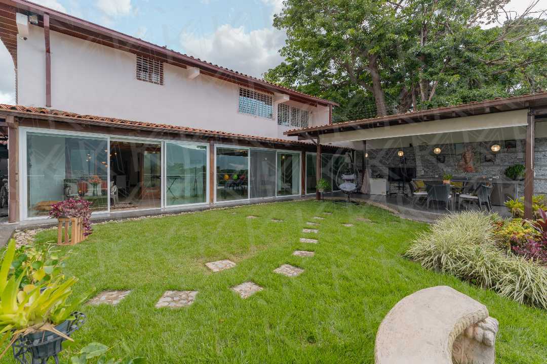 Santa Paula - Casa en Venta