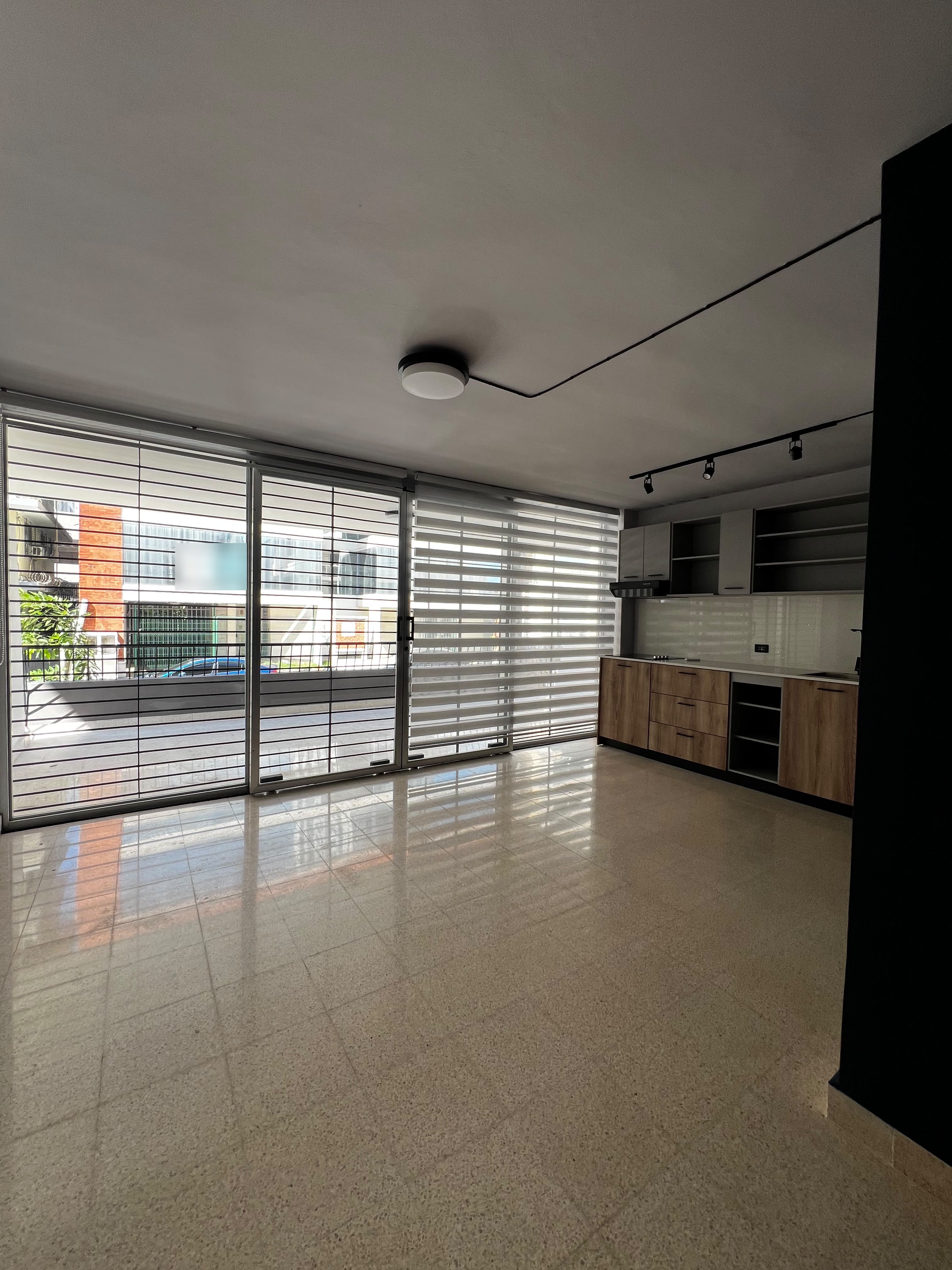 SE ALQUILA APARTAMENTO CON TERRAZA EN EDIFICIO TEQUENDAMA, OBARRIO en Ciudad de Panamá