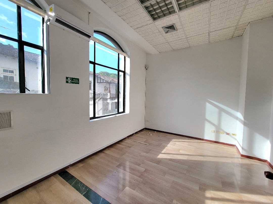 SE ALQUILA OFICINA EN EL PEÑON CALI