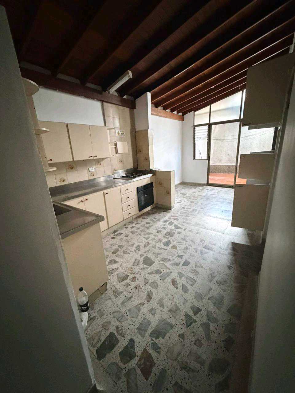 Se Arrienda Amplia Casa | 300m² | Sector Velódromo, Laureles, Medellín