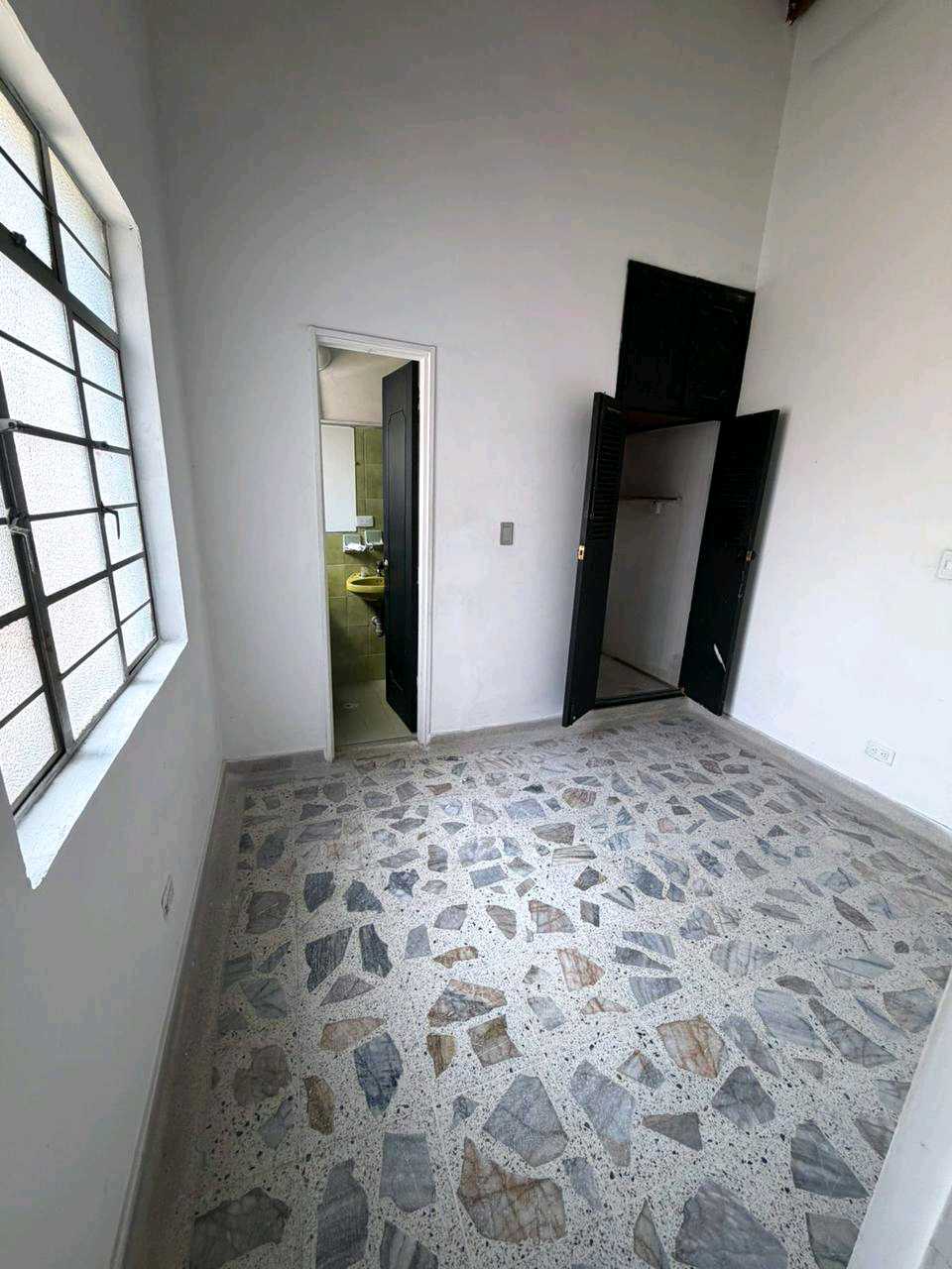 Se Arrienda Amplia Casa | 300m² | Sector Velódromo, Laureles, Medellín