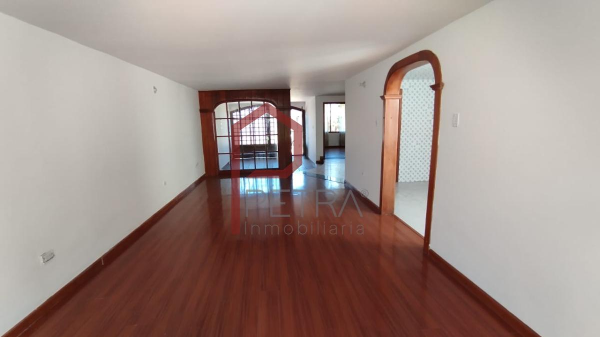 SE ARRIENDA AMPLIA CASA EN EL BATAN SUBA BOGOTÁ