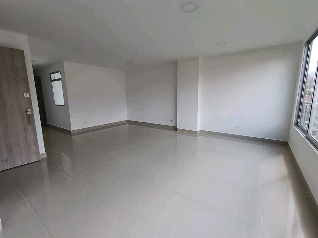 SE ARRIENDA AMPLIO APARTAMENTO EN LA CASTELLANA, MEDELLÍN