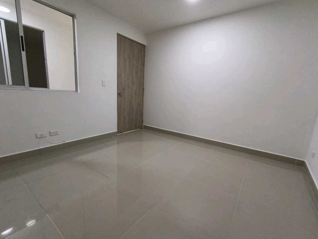 SE ARRIENDA AMPLIO APARTAMENTO EN LA CASTELLANA, MEDELLÍN