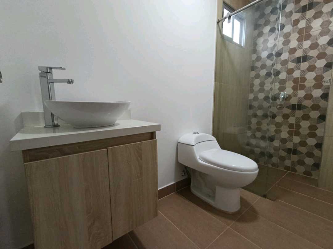 SE ARRIENDA AMPLIO APARTAMENTO EN LA CASTELLANA, MEDELLÍN