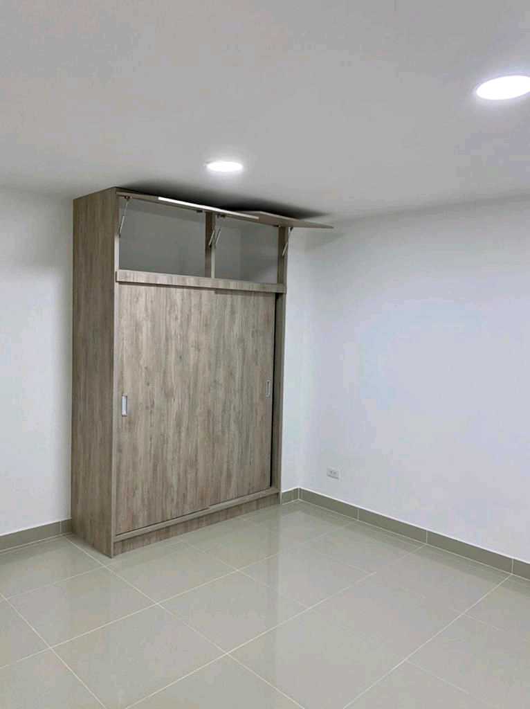 SE ARRIENDA AMPLIO APARTAMENTO EN LA CASTELLANA, MEDELLÍN