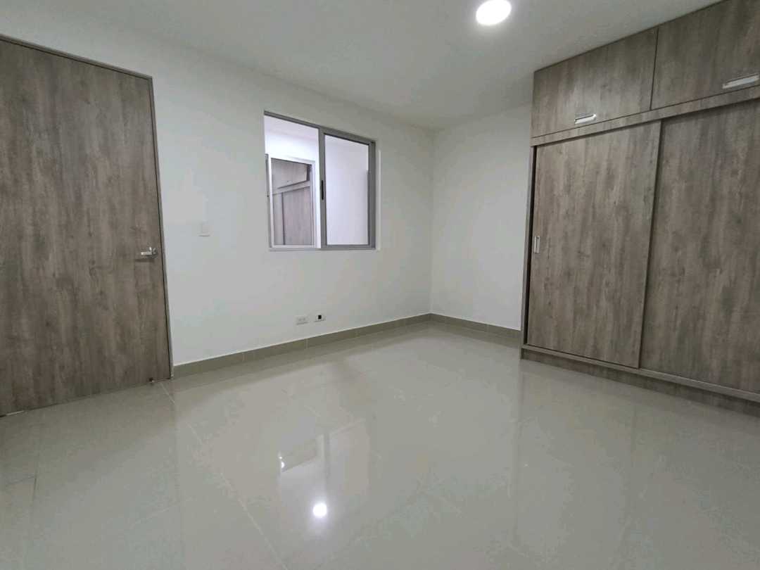 SE ARRIENDA AMPLIO APARTAMENTO EN LA CASTELLANA, MEDELLÍN