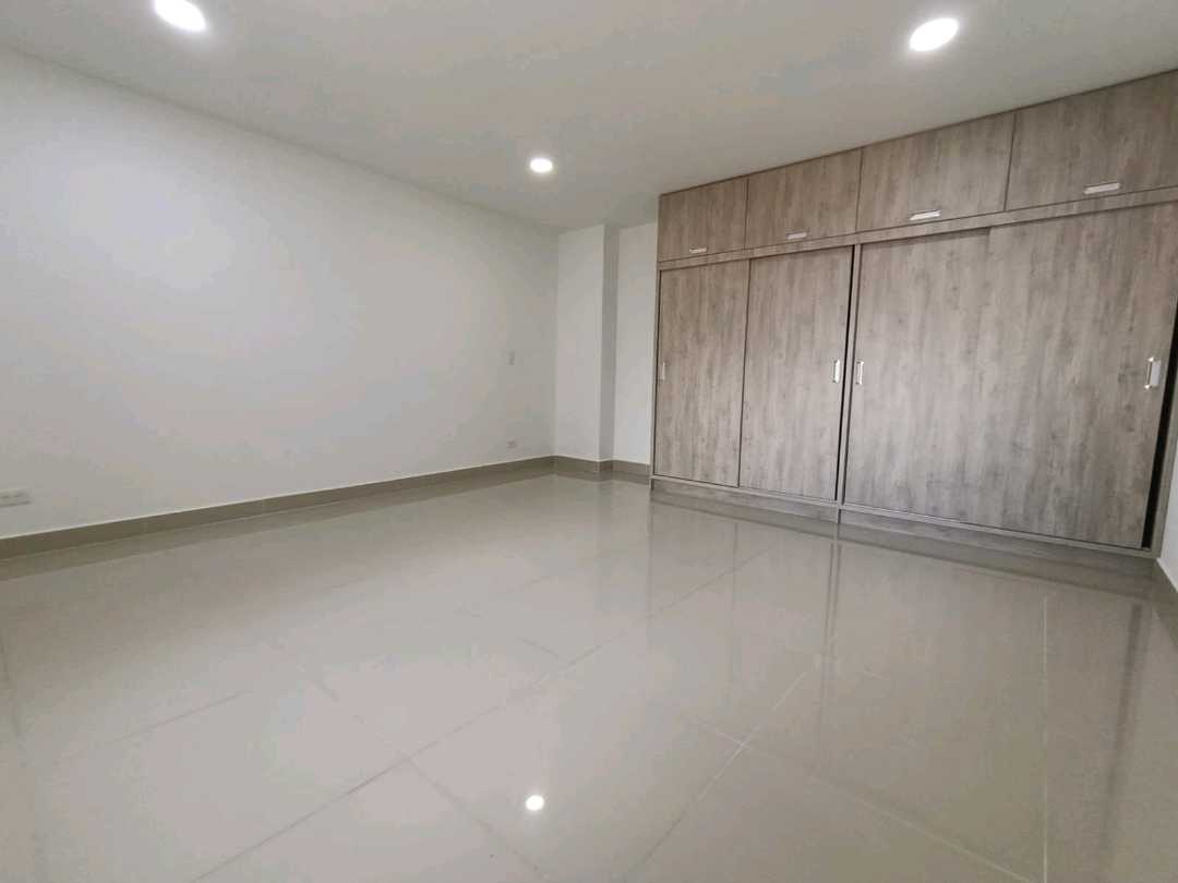 SE ARRIENDA AMPLIO APARTAMENTO EN LA CASTELLANA, MEDELLÍN