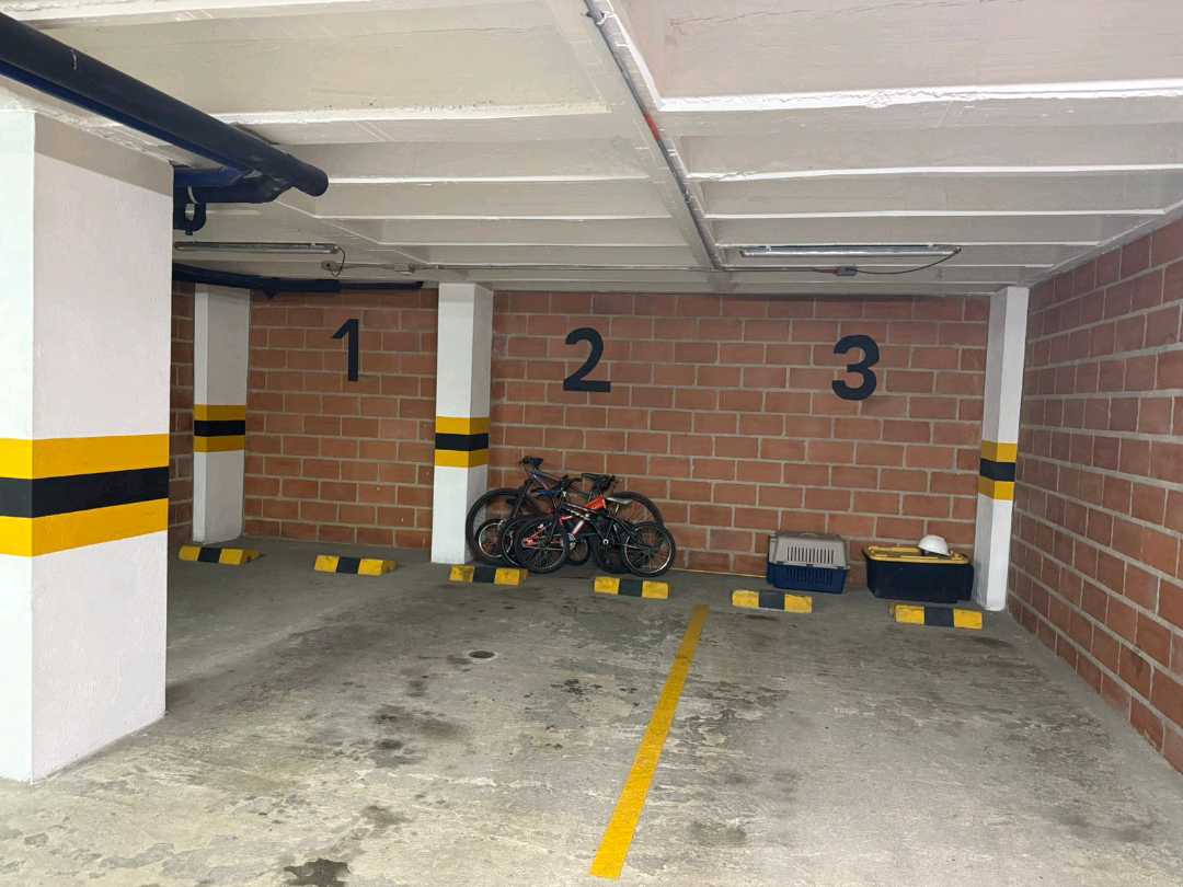 SE ARRIENDA AMPLIO APARTAMENTO EN LA CASTELLANA, MEDELLÍN