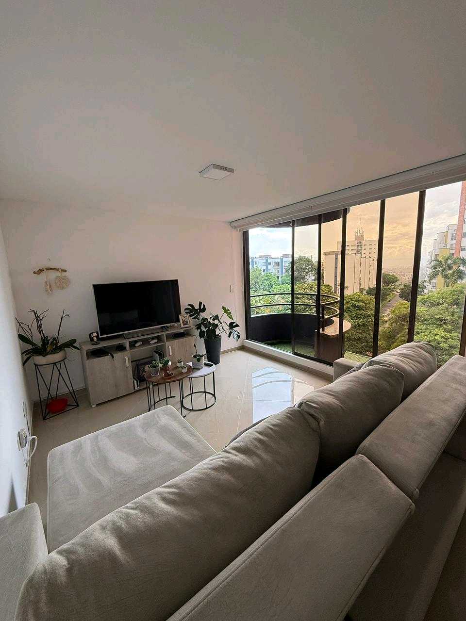 SE RENTA APARTAMENTO REMODELADO EN ALAMOS PEREIRA