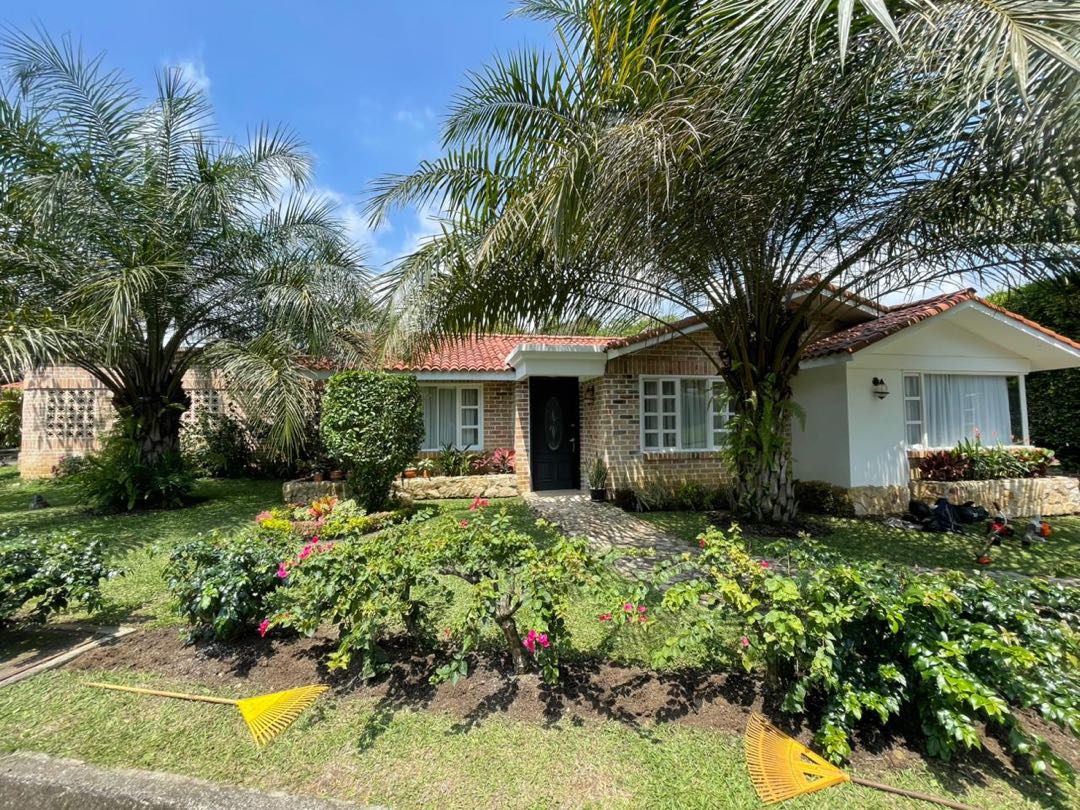 SE ARRIENDA HERMOSA CASA EN PANCE-CALI