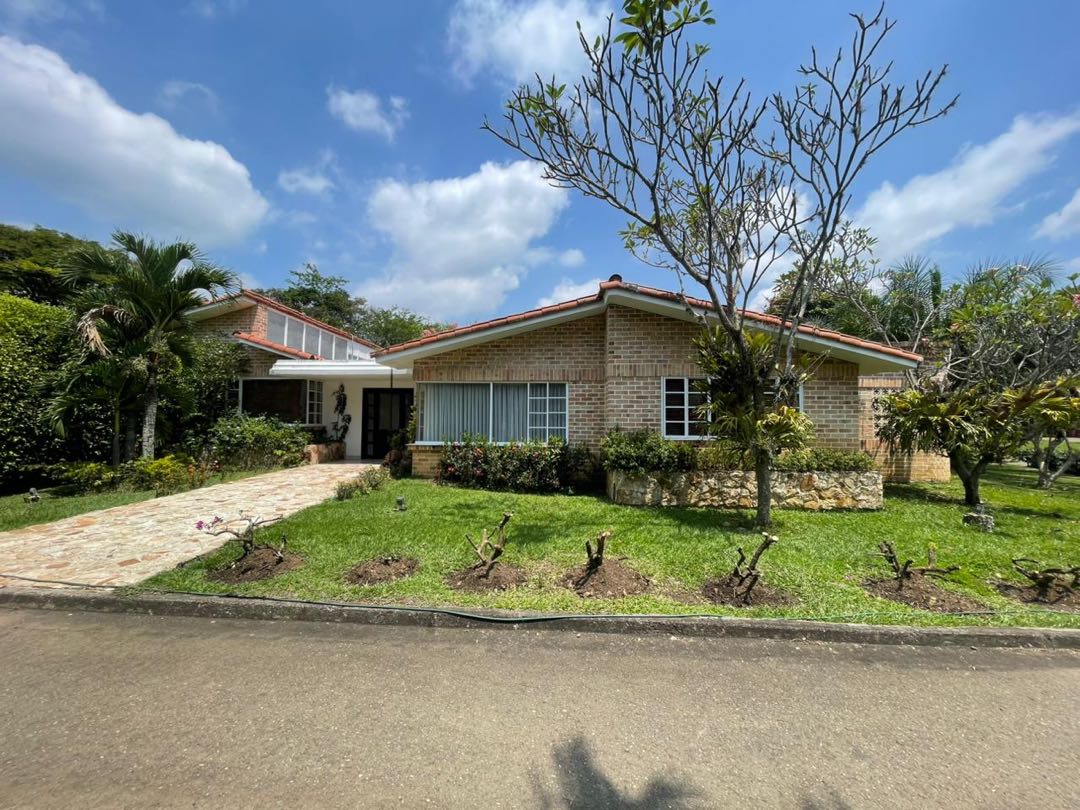 SE ARRIENDA HERMOSA CASA EN PANCE-CALI