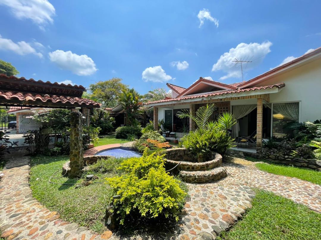 SE ARRIENDA HERMOSA CASA EN PANCE-CALI