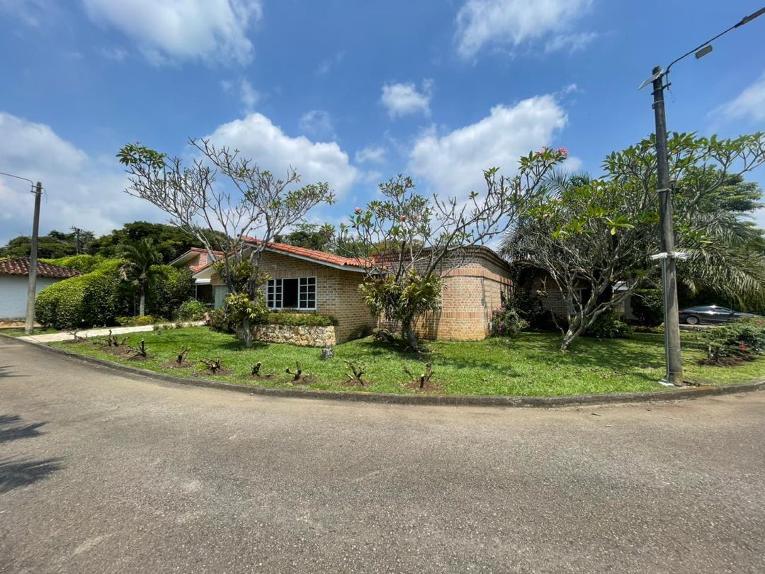SE ARRIENDA HERMOSA CASA EN PANCE-CALI