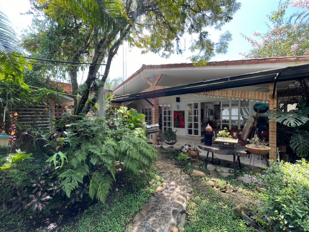 SE ARRIENDA HERMOSA CASA EN PANCE-CALI