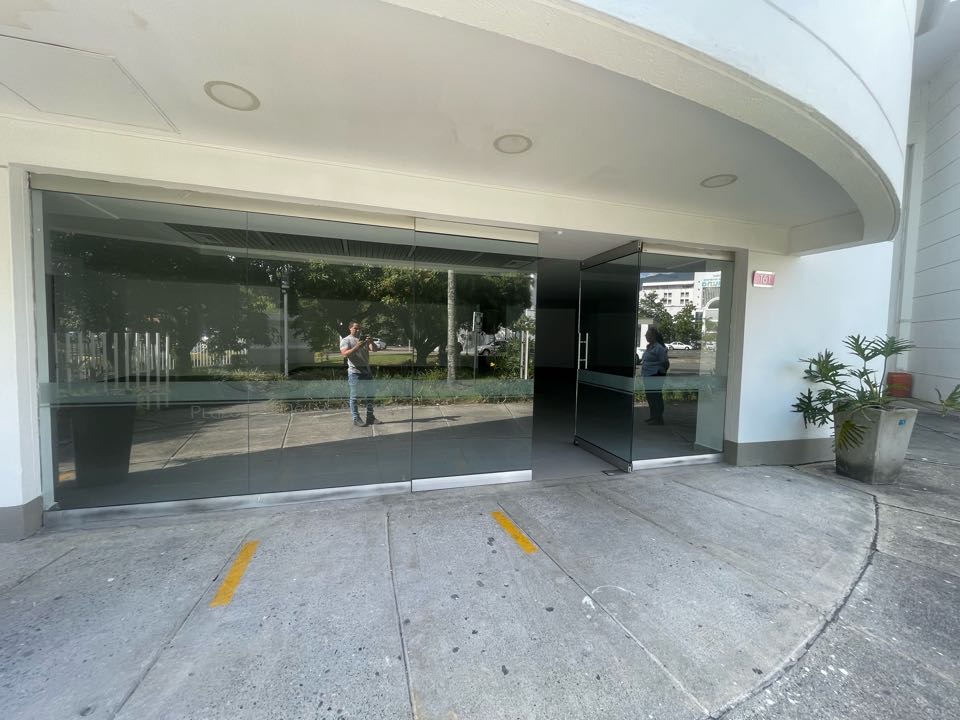 se arrienda local medellin cerca a clinica las americas