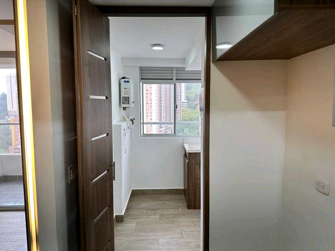 Se arrienda lujoso apartamento en Sabaneta