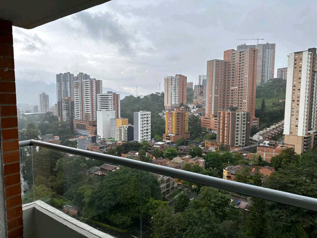 Se arrienda lujoso apartamento en Sabaneta