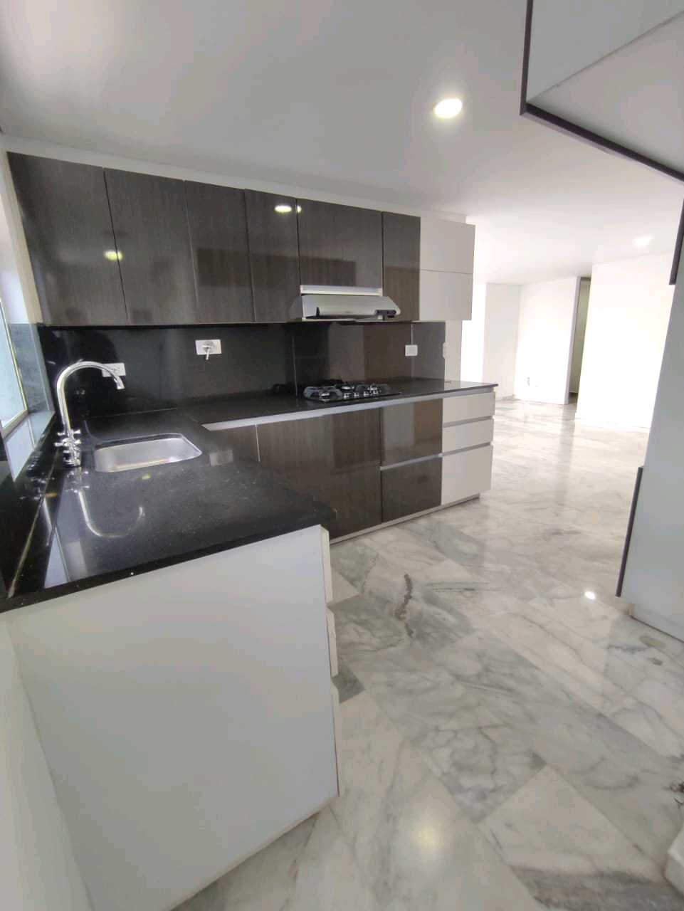 Se Arrienda Moderno Apartamento en Conquistadores, Medellín