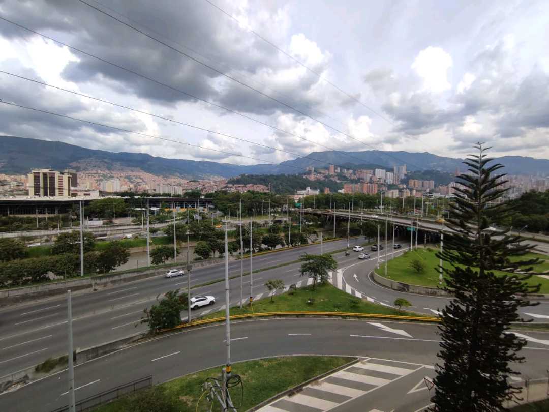Se Arrienda Moderno Apartamento en Conquistadores, Medellín