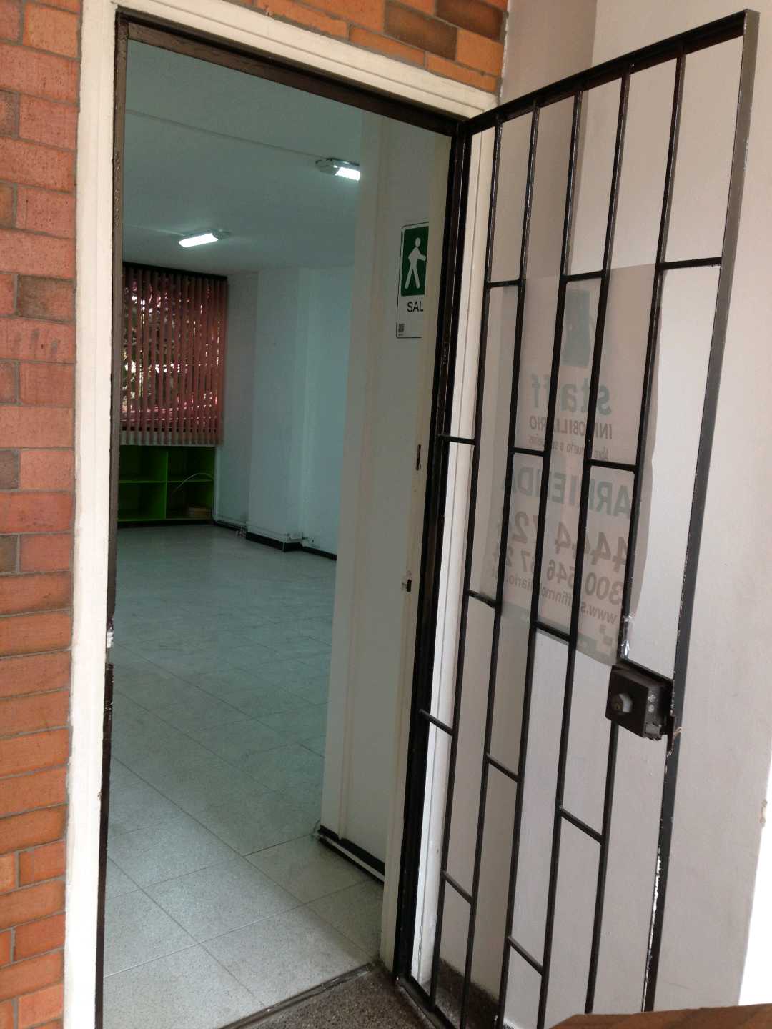 SE ARRIENDA OFICINA - EXCELENTE UBICACIÓN