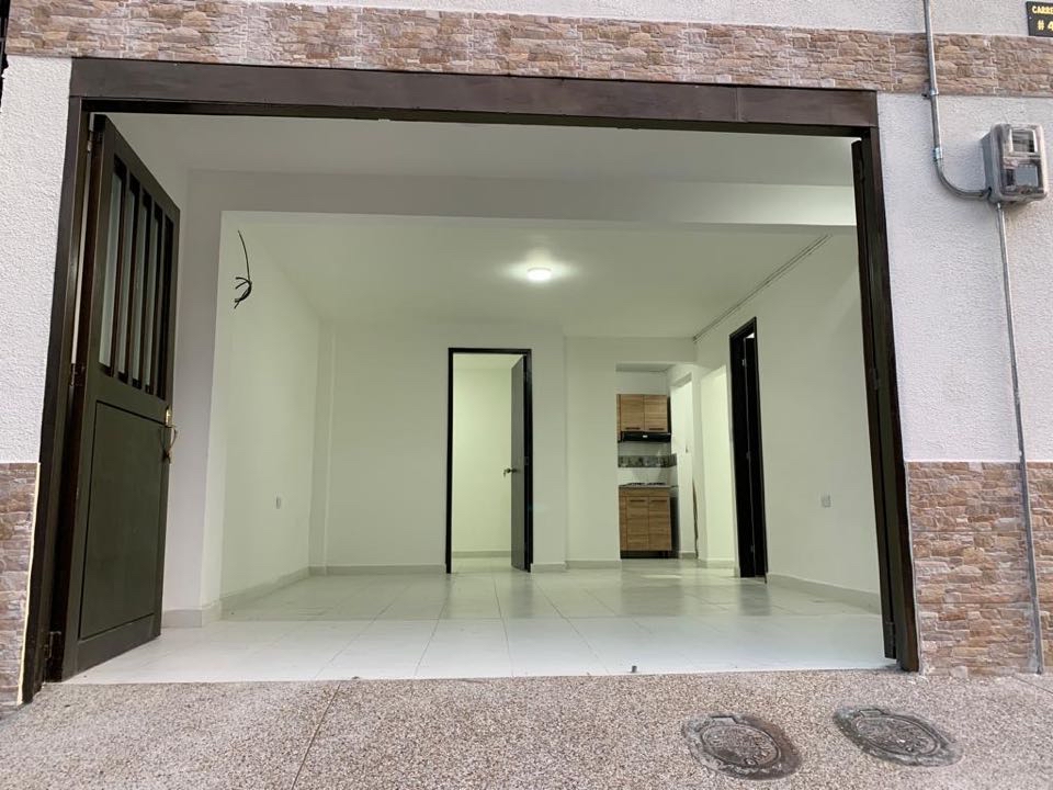 SE RENTA APARTA ESTUDIO - LOCAL SECTOR ALFONSO LOPEZ (IN-465)