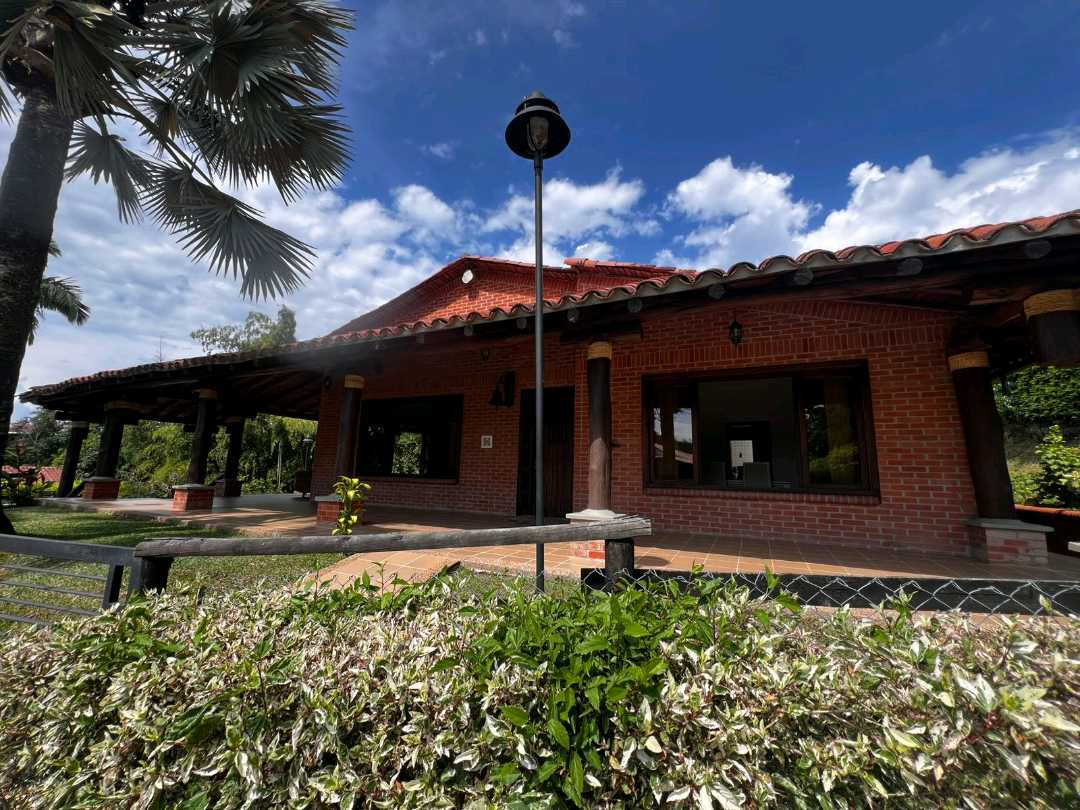 Se renta espectacular casa campestre en Cerritos