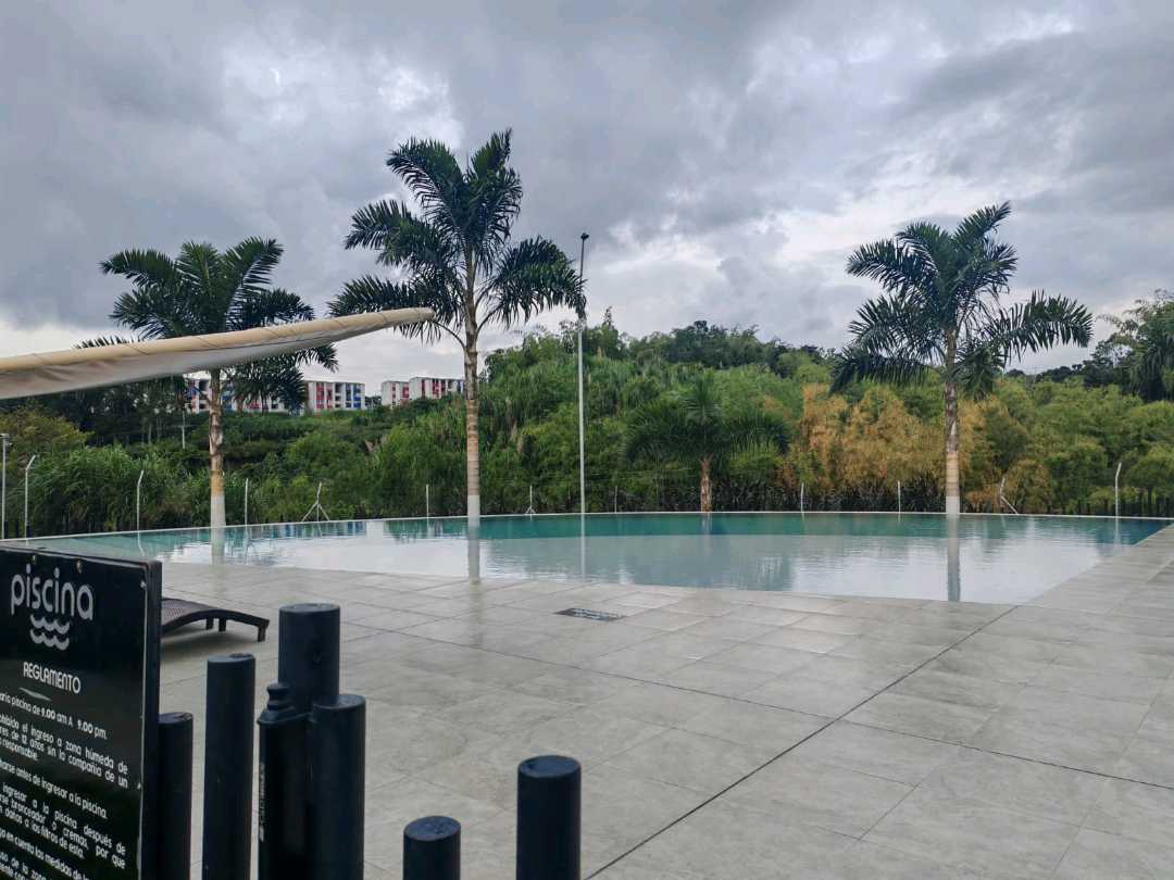 Se renta hermosa casa en conjunto cerrado en Condina