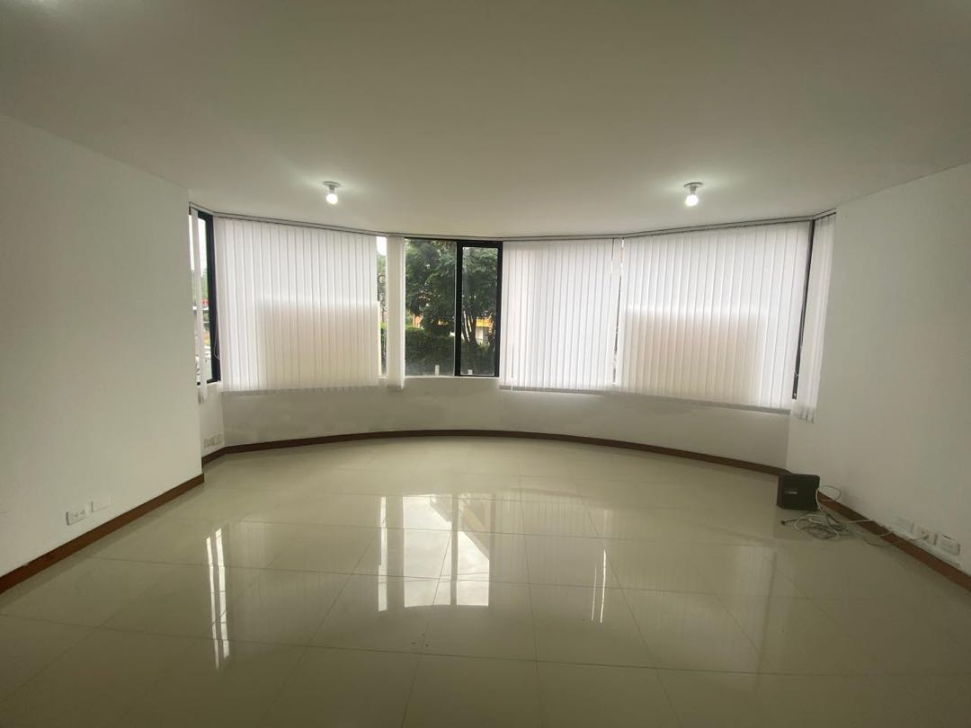 Se renta oficina Pinares Pereira