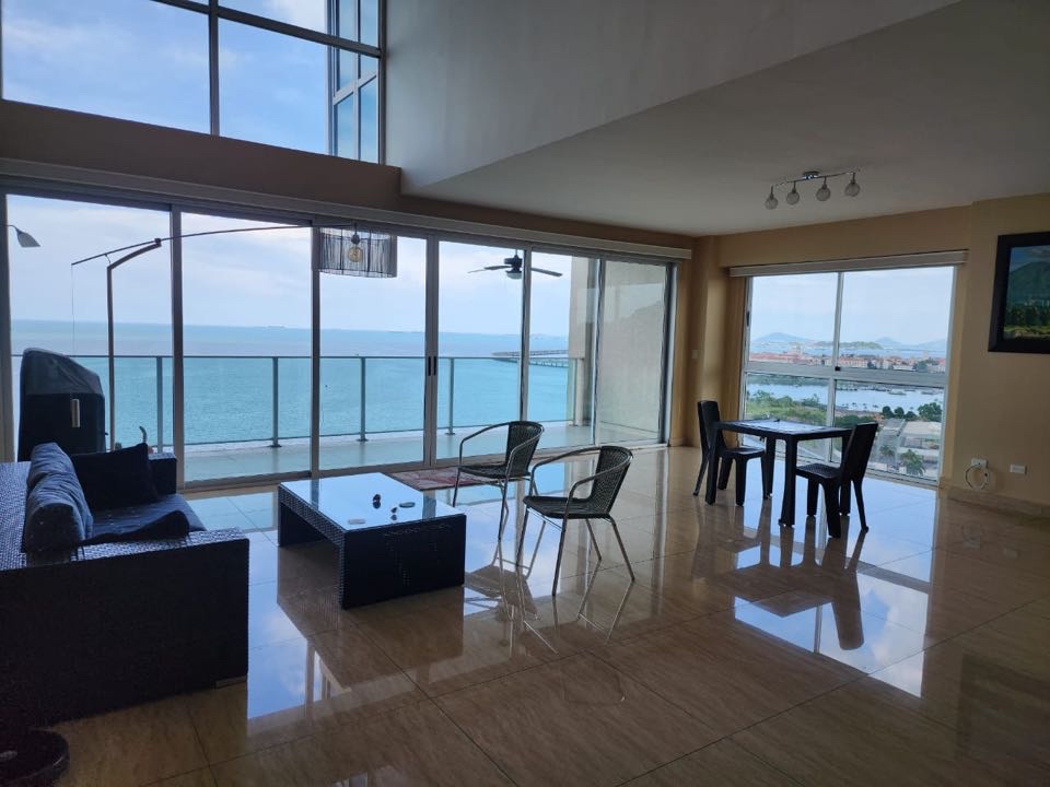 SE VENDE APARTAMENTO EN AVENIDA BALBOA, PH H20