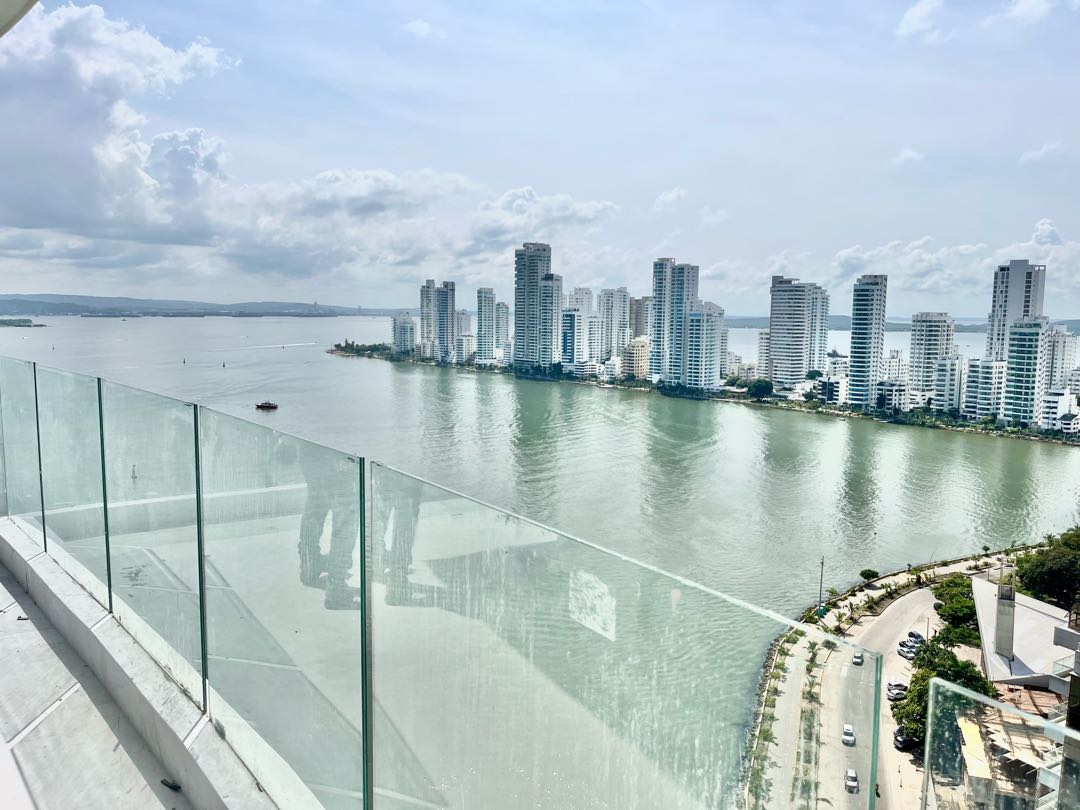 SE VENDE APARTAMENTO EN CARTAGENA FRENTE A LA BAHIA. EDIFICIO ALLURE