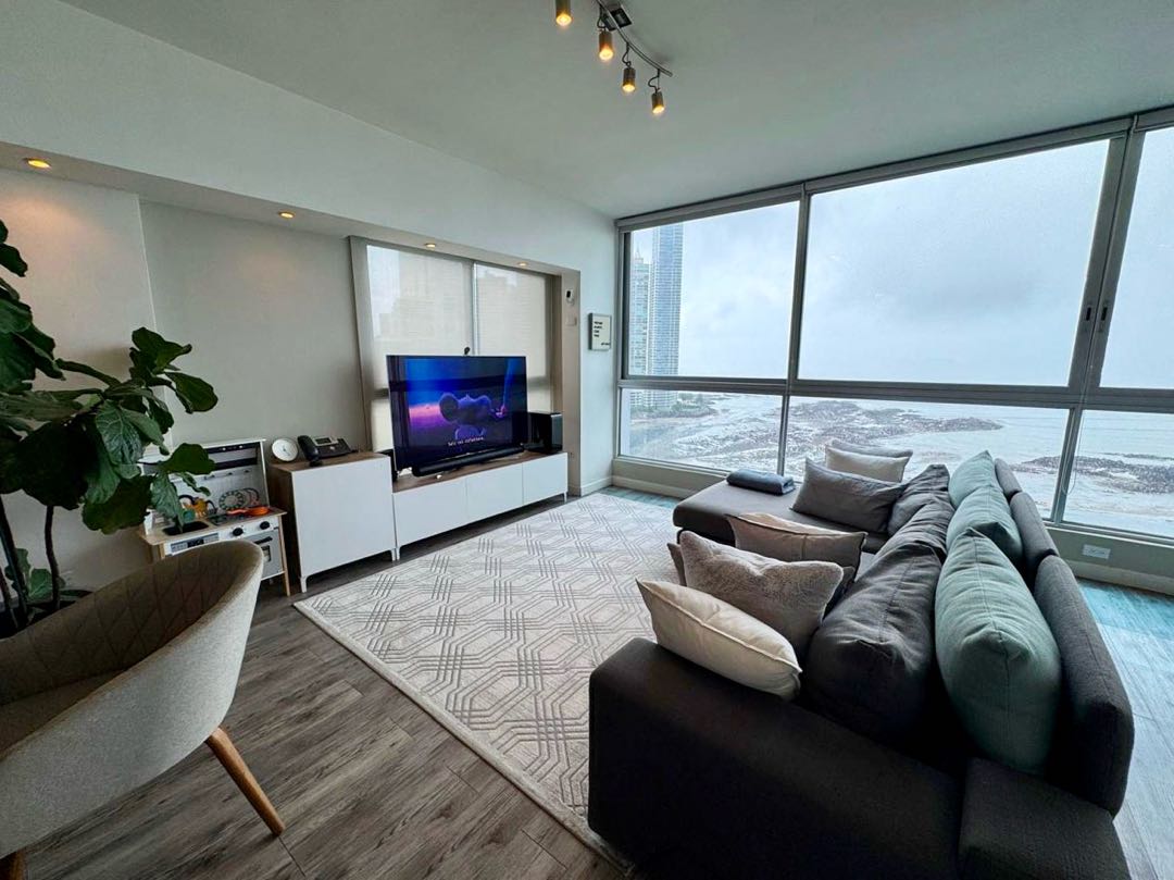Se vende apartamento remodelado en Av.Balboa