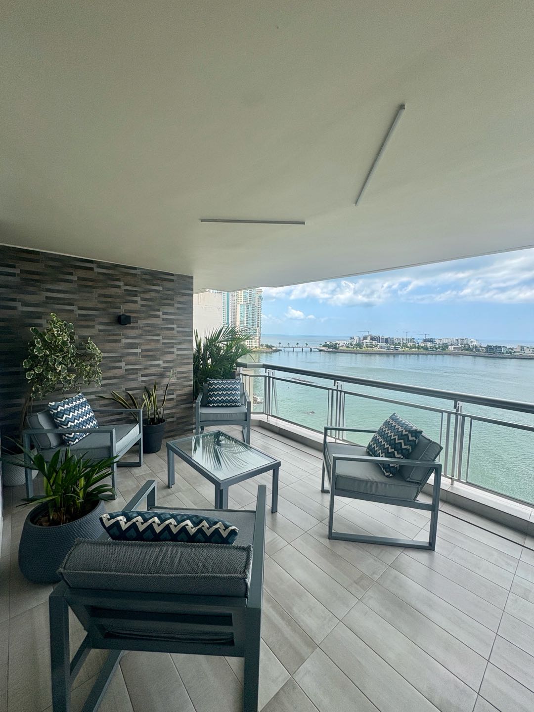 Se Vende Apartamento Remodelado en Torre del Mar, Punta Paitilla