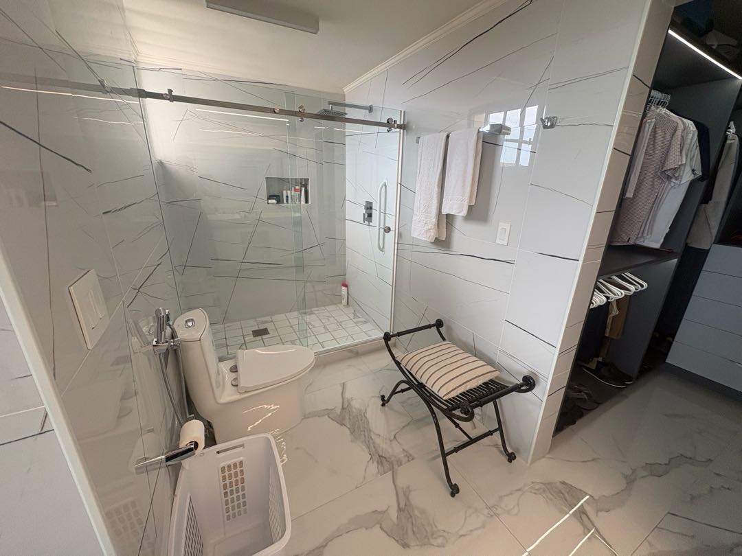 Se Vende Apartamento Remodelado en Torre del Mar, Punta Paitilla