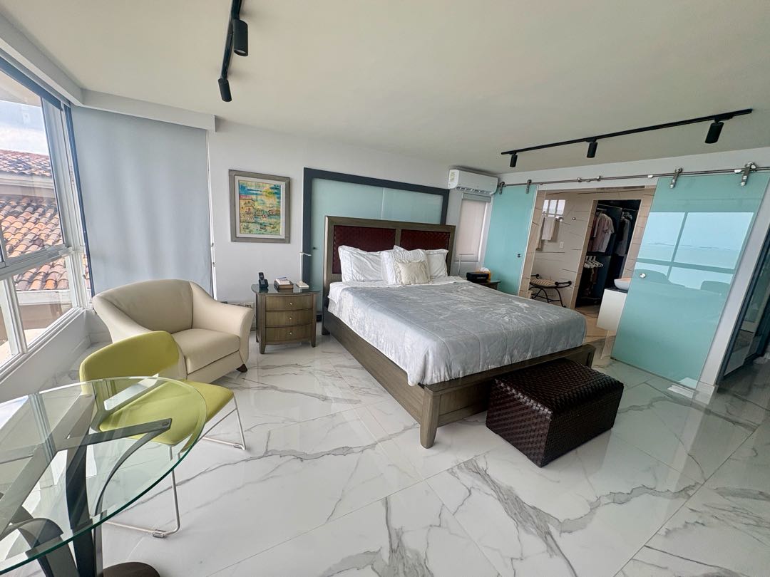 Se Vende Apartamento Remodelado en Torre del Mar, Punta Paitilla