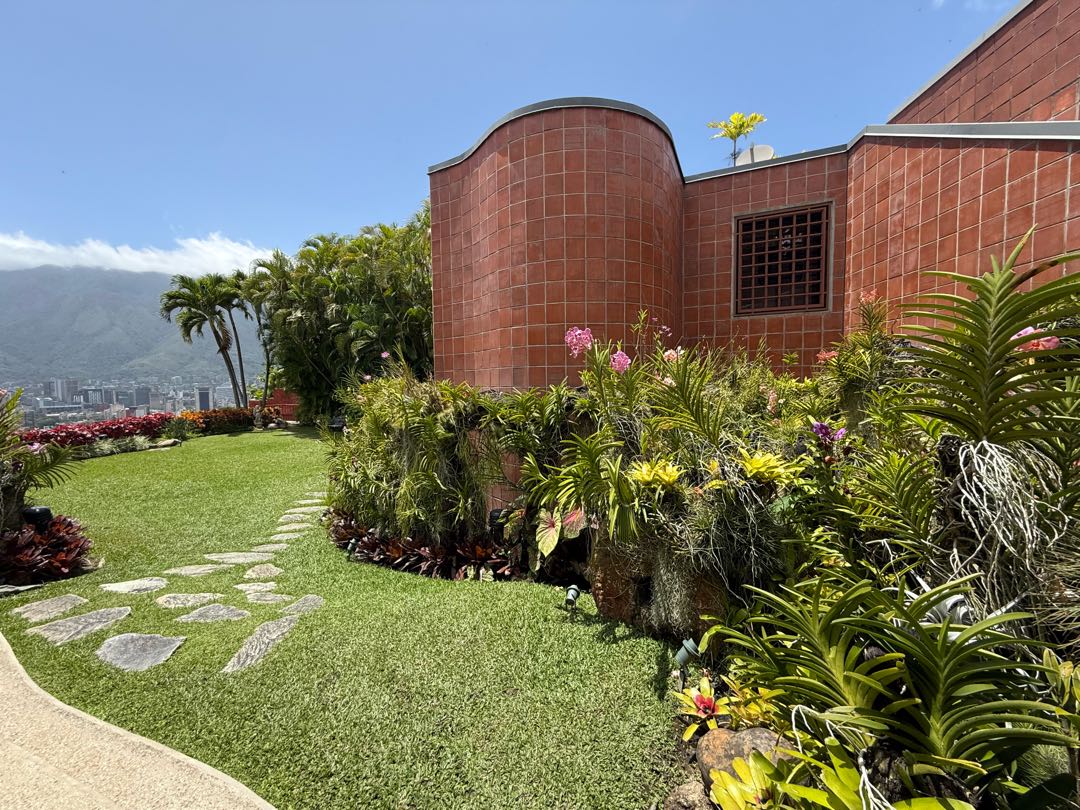 Se vende casa 684m2 Lomas del Mirador 0774 3