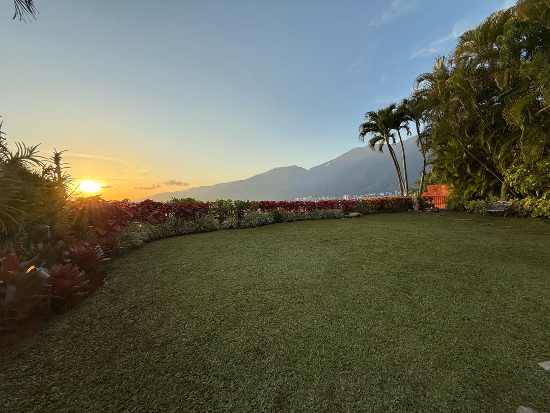Se vende casa 684m2 Lomas del Mirador 0774 1