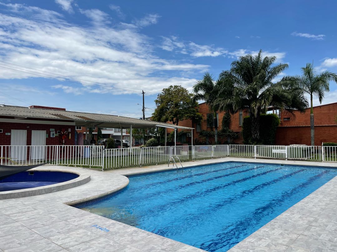 SE VENDE o PERMUTA CASA BIFAMILIAR EN COUNTRY PLAZA JAMUNDI