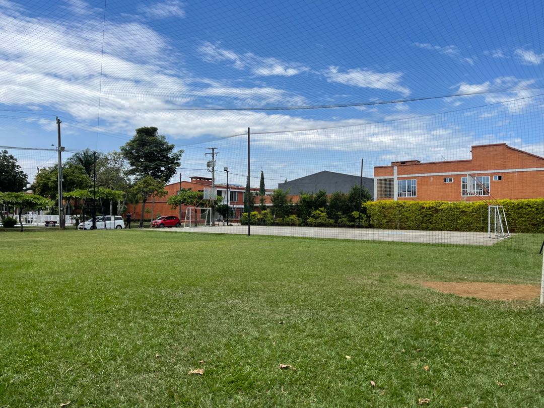 SE VENDE o PERMUTA CASA BIFAMILIAR EN COUNTRY PLAZA JAMUNDI